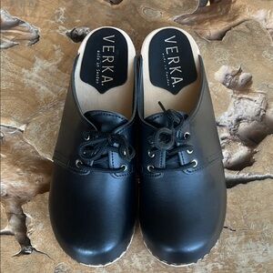 NWOT Verka Sweden Clogs + Laces in Rossett Blackberry (Black) Size 38